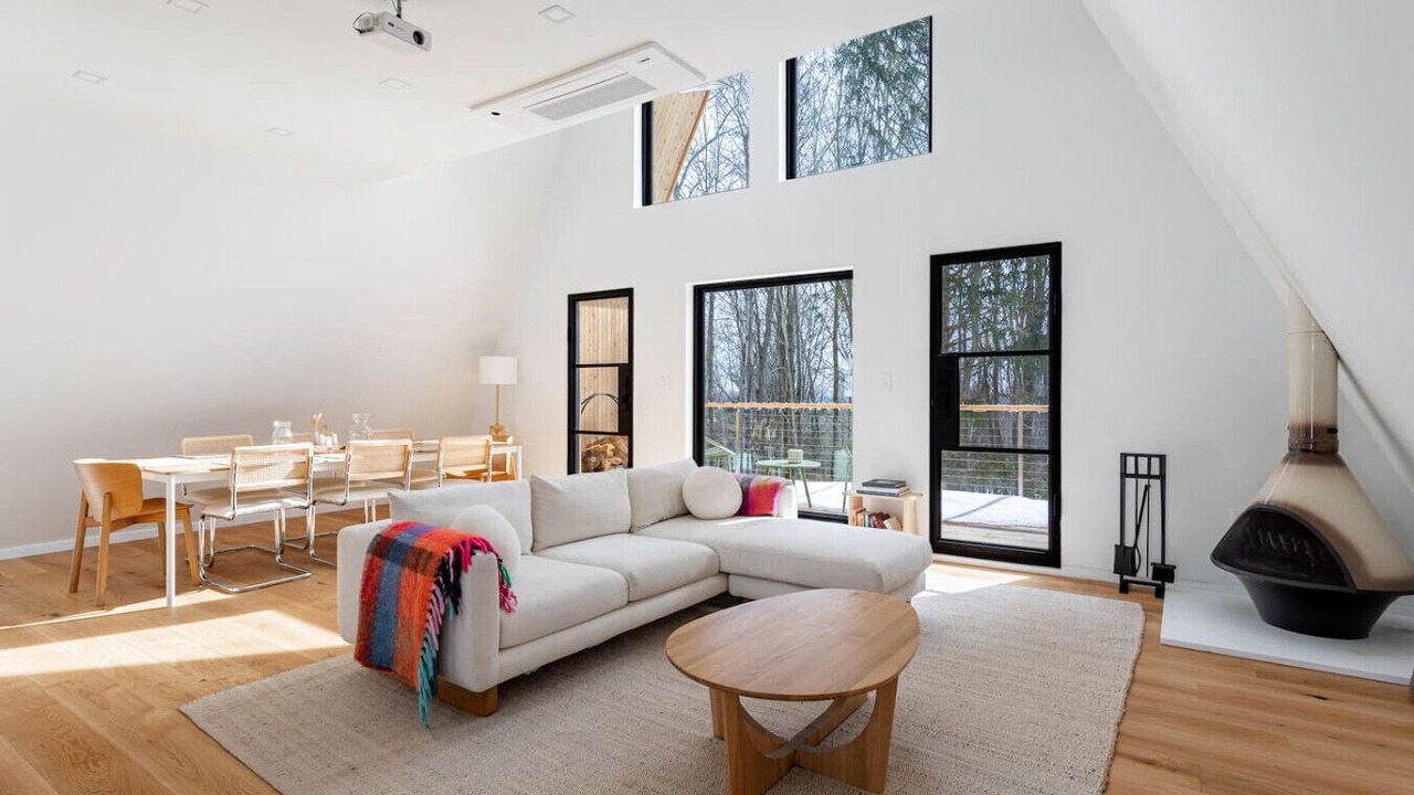 Photo of Livingroom in Town of Denning