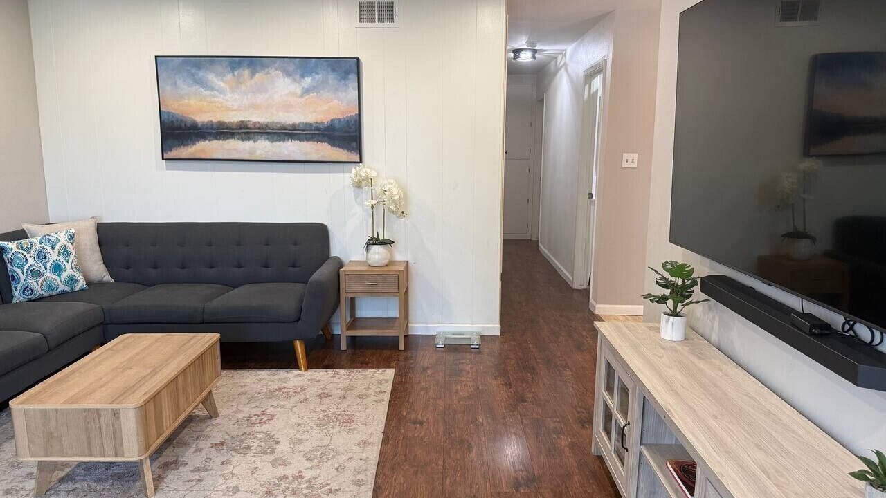 Photo of Livingroom in Fremont