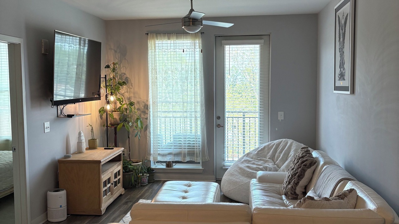 Photo of Livingroom in Sandy Springs