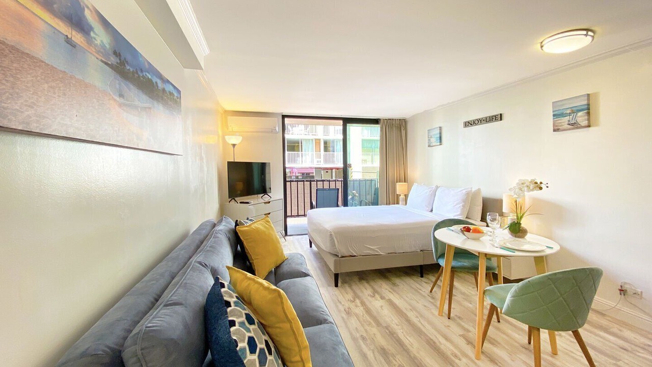 Photo of Livingroom in Waikiki