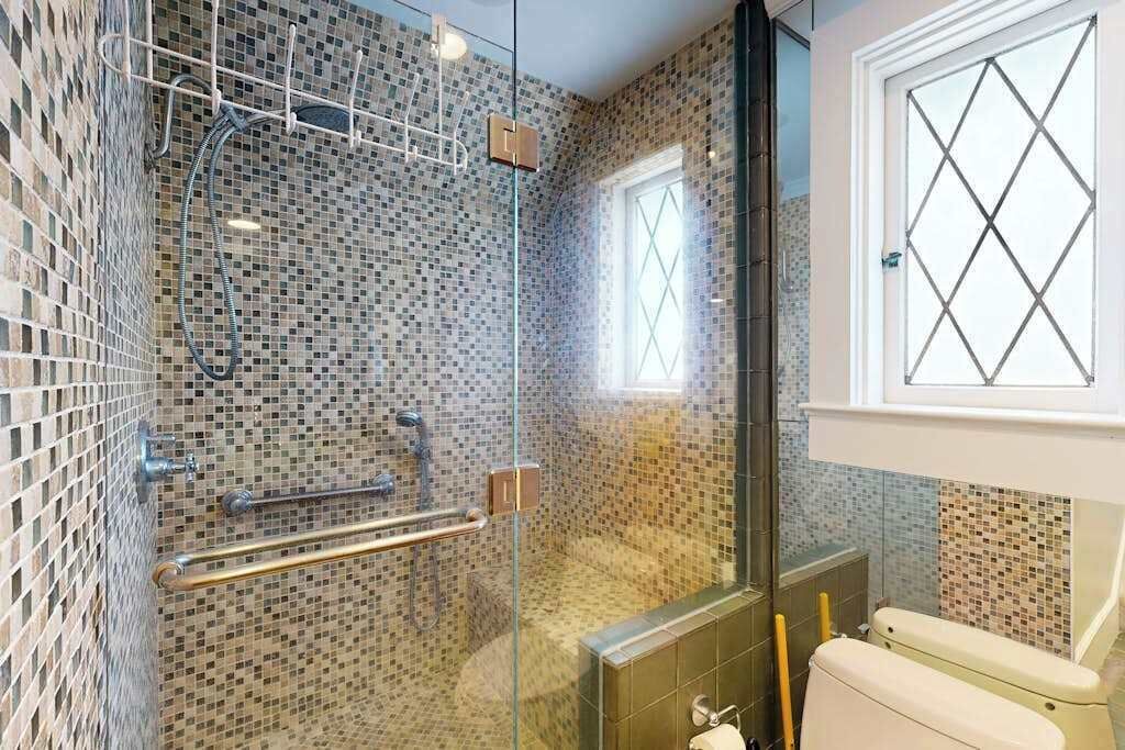 Photo of Bathroom in Diamond Head - Kapahulu - St. Louis