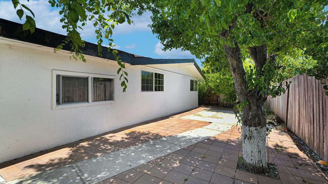Photo of Outdoor in Tennyson - Alquire