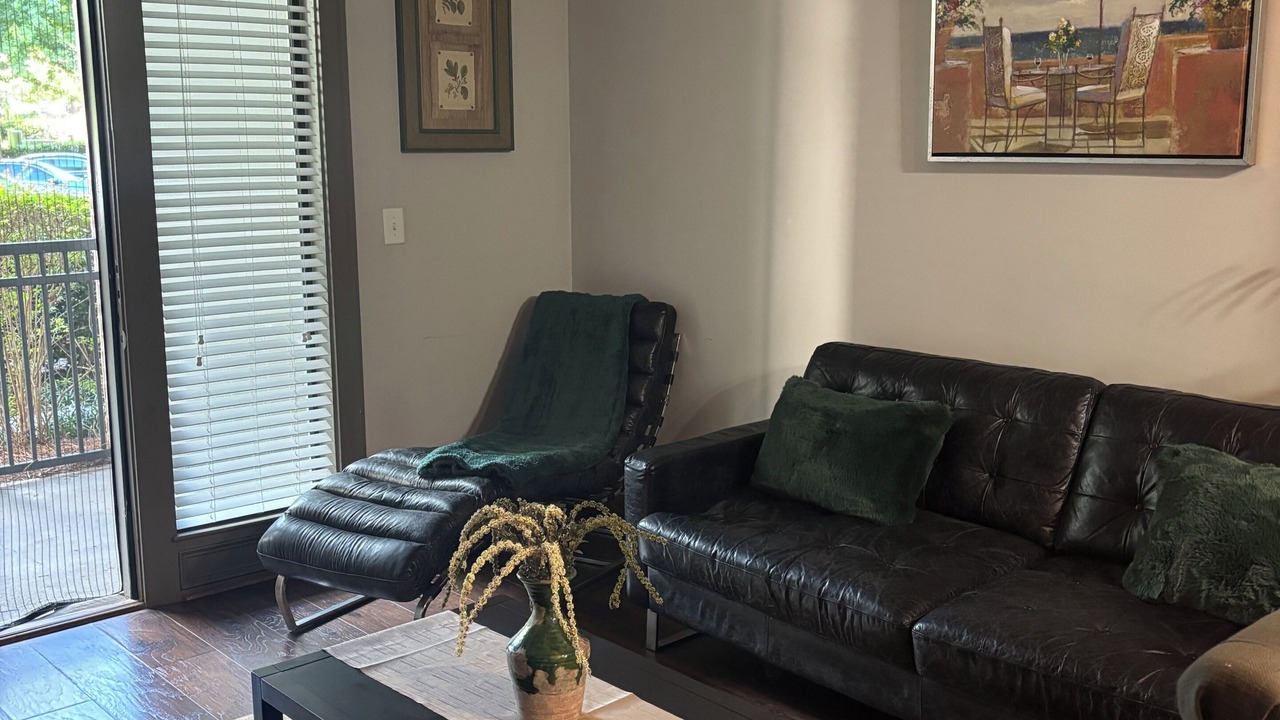 Photo of Livingroom in Dunwoody