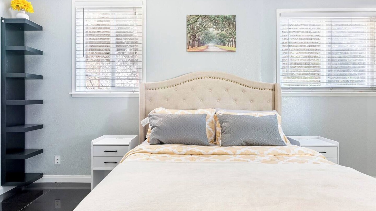 Photo of Bedroom in Oakland