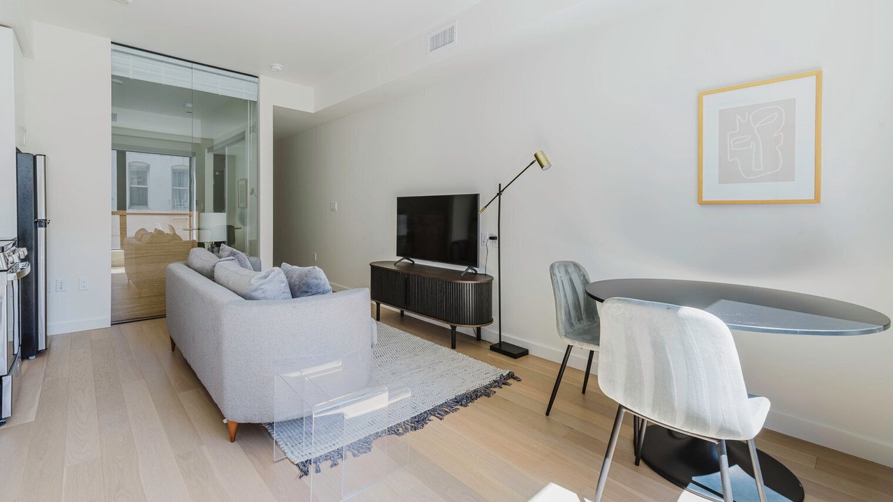Photo of Livingroom in Polk Gulch