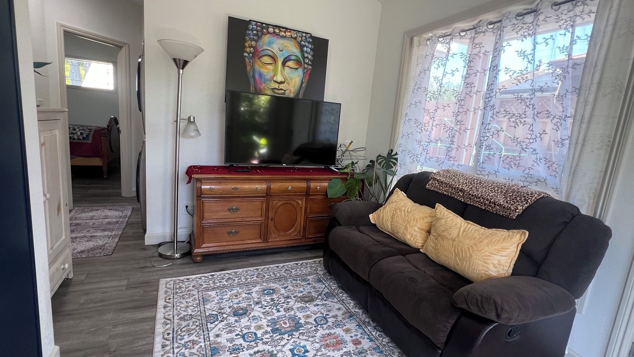 Photo of Livingroom in North and East
