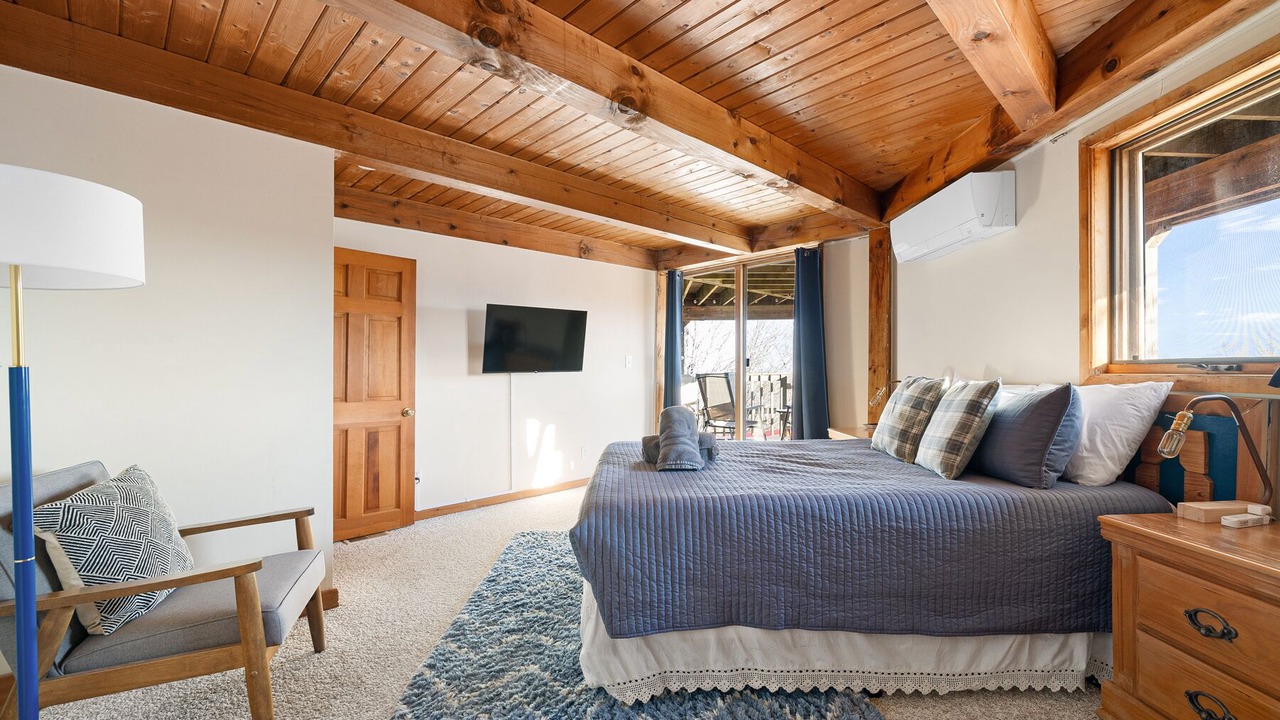 Photo of Bedroom in Oak Hill