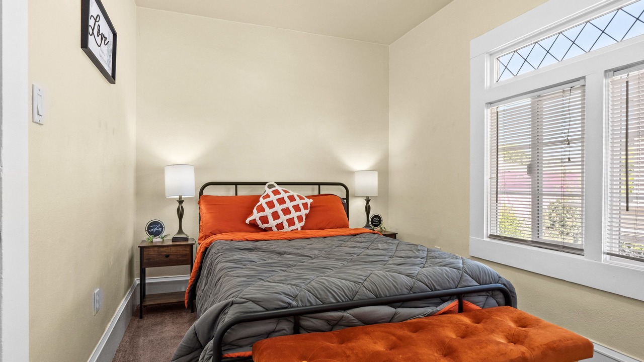 Photo of Bedroom in Oakland