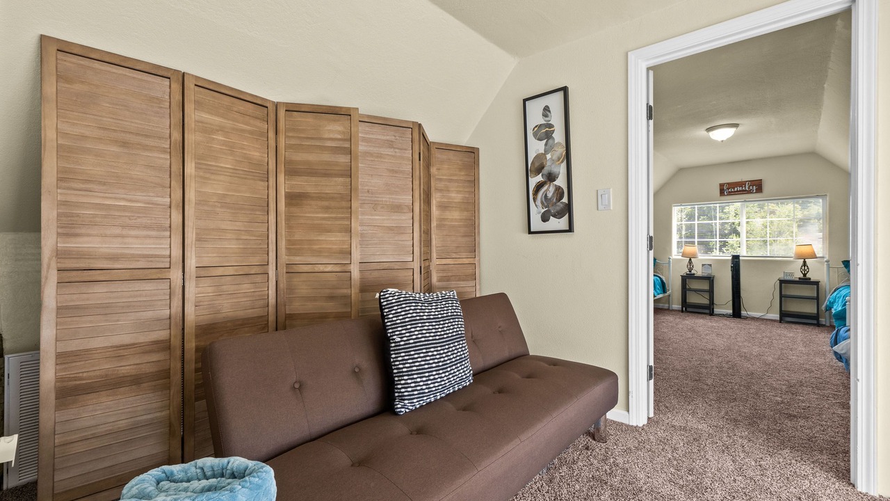 Photo of Livingroom in Oakland