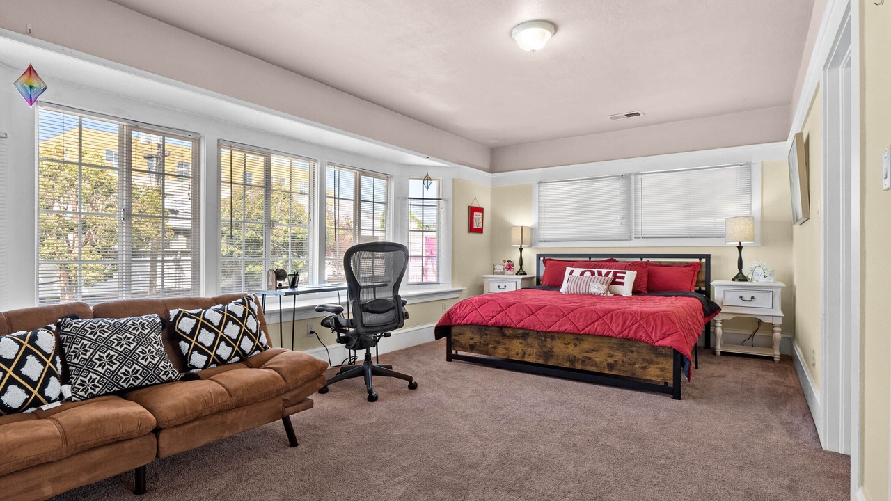 Photo of Bedroom in Oakland