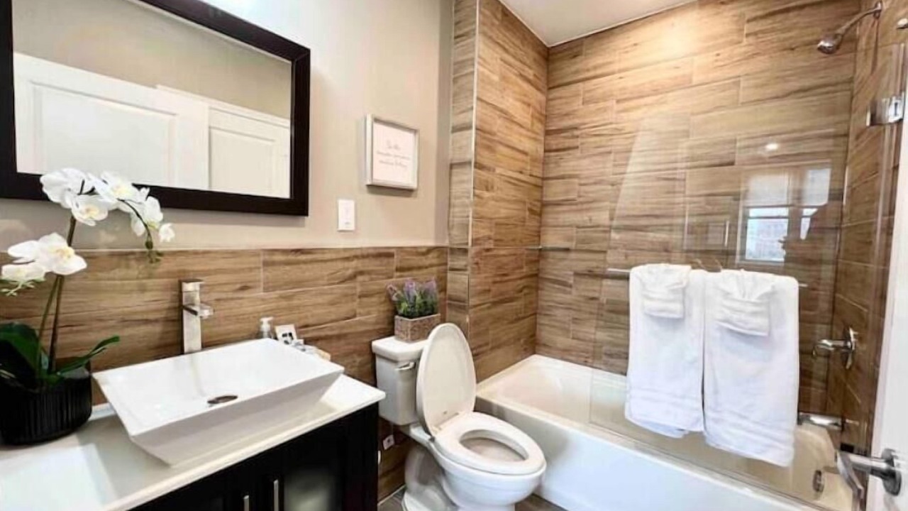 Photo of Bathroom in Logan Square