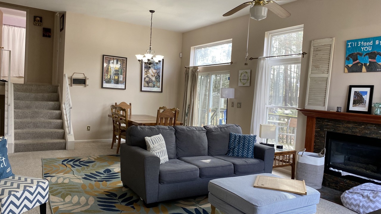 Photo of Livingroom in Geyser Crest