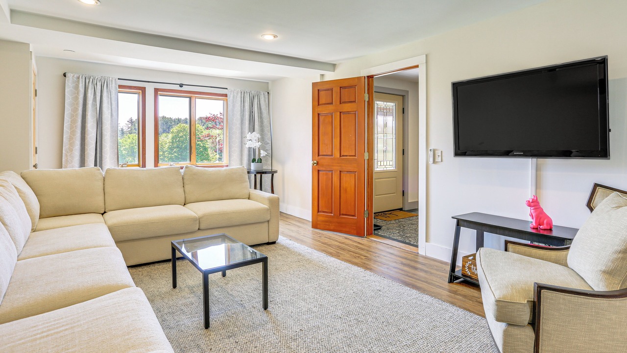 Photo of Livingroom in Swan Lake