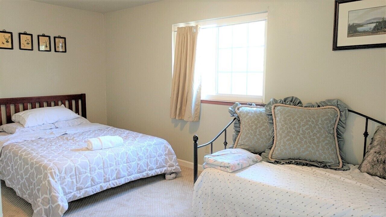 Photo of Bedroom in Oakland