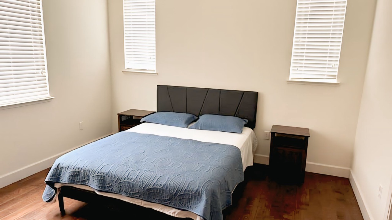 Photo of Bedroom in Newark