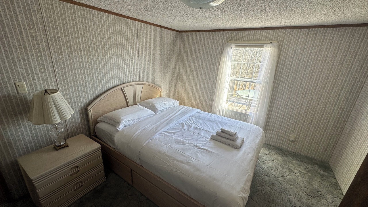 Photo of Bedroom in Swan Lake