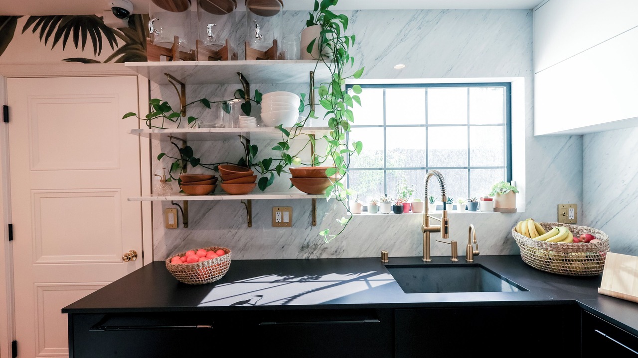 Photo of Kitchen in Suburban Park - Lorelei Manor - Flood Park Triangle