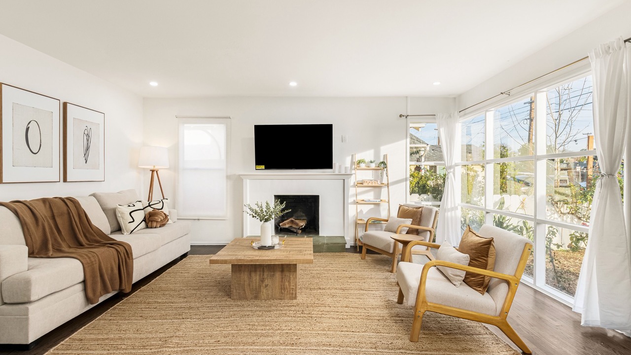 Photo of Livingroom in East Palo Alto