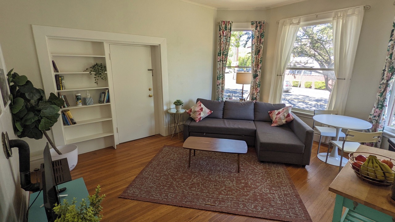 Photo of Livingroom in South Berkeley