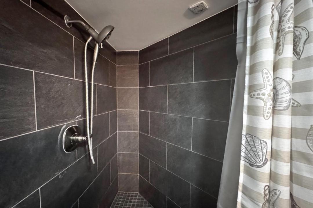 Photo of Bathroom in Downtown Honolulu