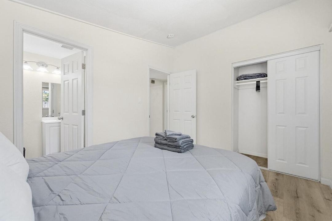 Photo of Bedroom in Tennyson - Alquire