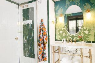 Photo of Bathroom in Poncey-Highland