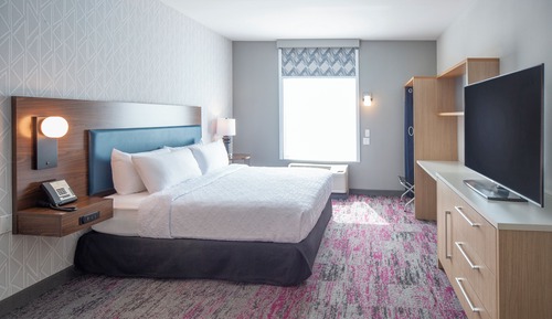 Suite, 1 King Bed, Accessible (Roll-in shower)