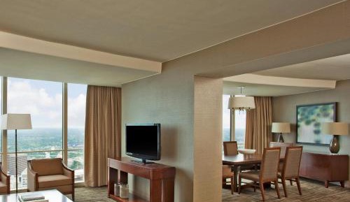 Guest room, 1 Queen, Sofa bed, Skyline view, High floor