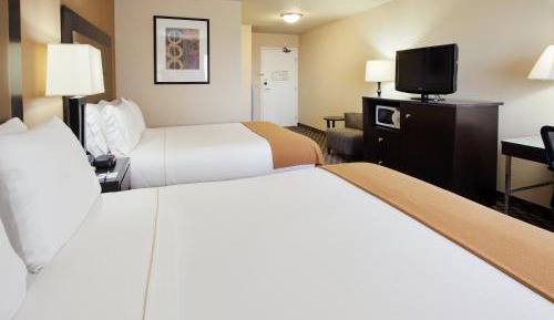 Queen Suite with Mobility Accessible Tub