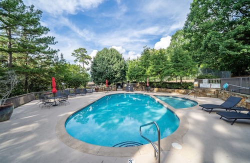 Lake Hamilton Condo | Lake Hamilton Condo - Sleeps 4, Pool, and Hot Tub!