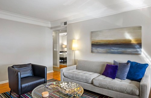 Buckhead Apartment | (BC1bD) Safe + Clean Condo only Blocks from Piedmont Hospital