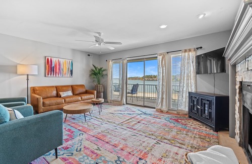 Lake Hamilton Condo | Lakefront on Hamilton! King Size Beds, Pool, Boat Slip & Gorgeous Sunsets!