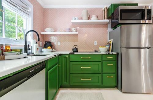 Virginia Highland Apartment | World Cup Stay! 5 min walk to Ponce City Market! 3 miles to Mercedes Benz